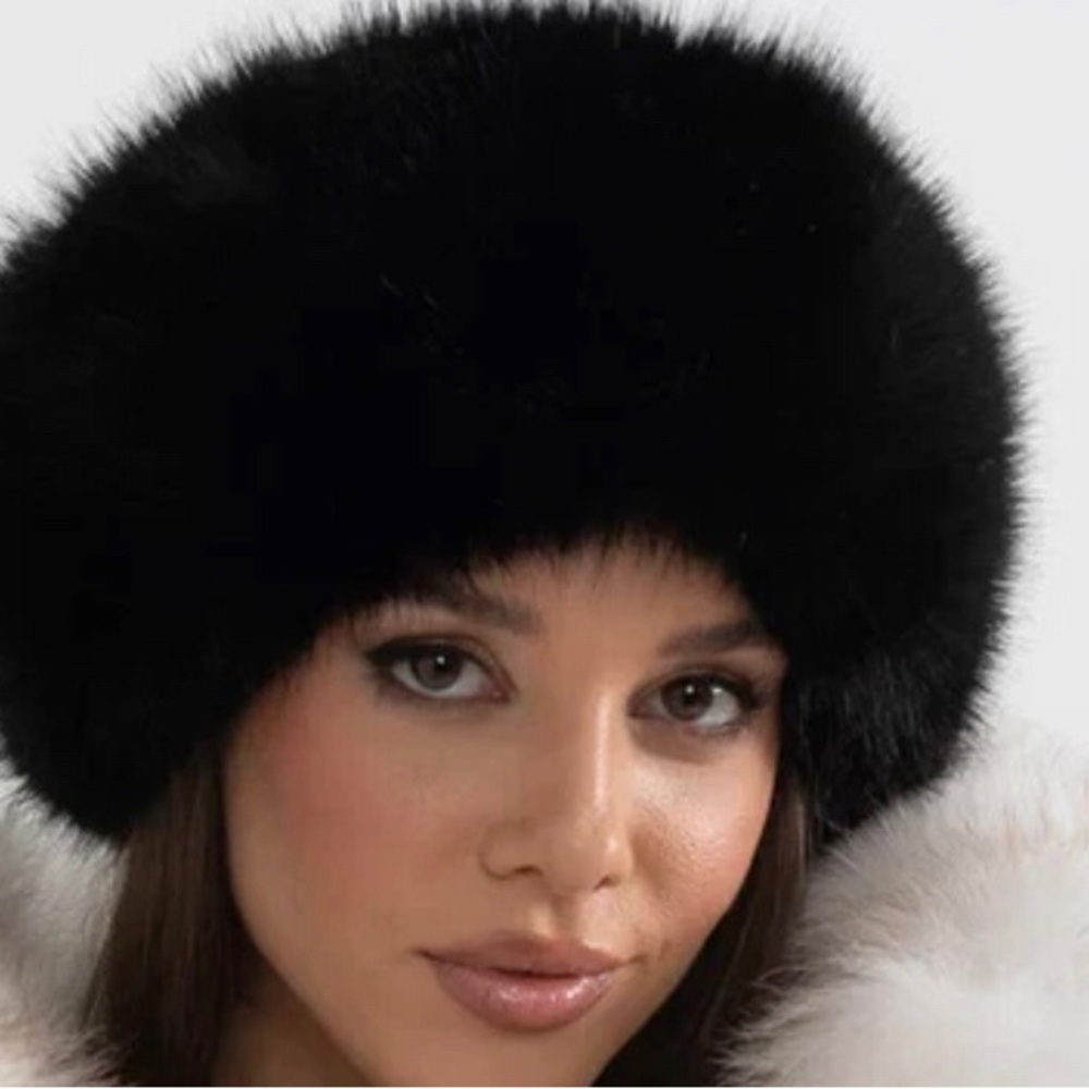 Black real Fox fur Beanie Hat - Women’s One Size